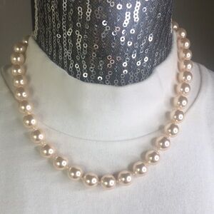Cardiff Faux 3/8" Pearl Beaded Necklace Soft Pink 16" classic